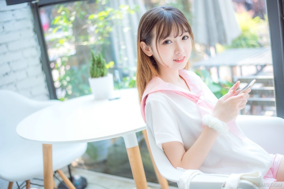那段岁月，无论从何种角度读你，你都完美无缺，你所缺少的部分，也早已被我用想象的画笔填满。